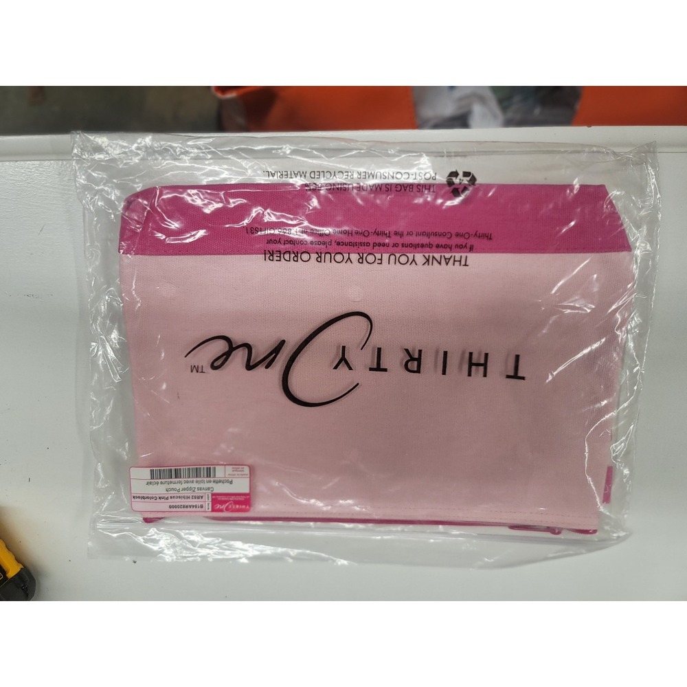 Thirty-One canvas zipper pouch‎